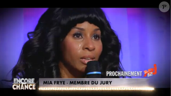 Mia Frye, très émue devant la prestation de Cynthia dans la bande-annonce d'Encore une chance sur NRJ 12