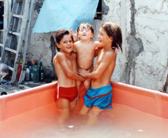 Lionel Messi avec ses frères à un an