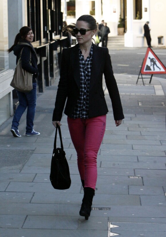 Pippa Middleton se rend sur son lieu de travail à Londres, le 11 janvier 2012.