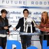 Justin Bieber inaugure un nouveau robot qui danse au salon CES de Las Vegas, le 11 janvier 2012