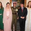 Les parents de la mariée posent au côté des royaux jordaniens. Le prince Hamzah bin al Hussein de Jordanie, 31 ans, a épousé le 12 janvier 2012 à Amman, en secondes noces, la princesse Basmah Bani, 26 ans.