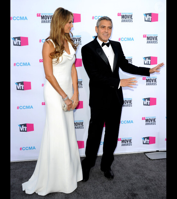 Le couple Stacy Keibler et George Clooney lors du Critics' Choice Awards à Hollywood le 12 janvier 2012