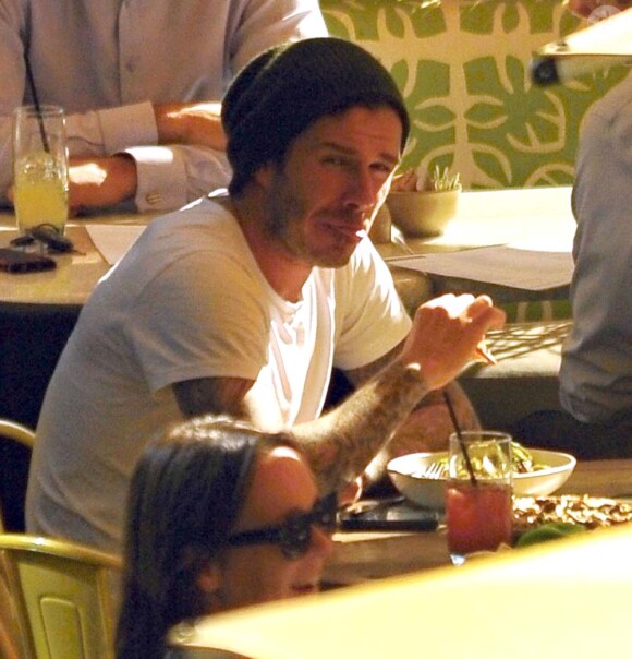 David Beckham et ses fils Brooklyn et Romeo déjeunent à Los Angeles, le 13 janvier 2012.
