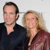 Jean Dujardin et Alexandra Lamy à la soirée pré-Golden Globes du magazine W, au Chateau Marmont, à Los Angeles, le 13 janiver 2011.