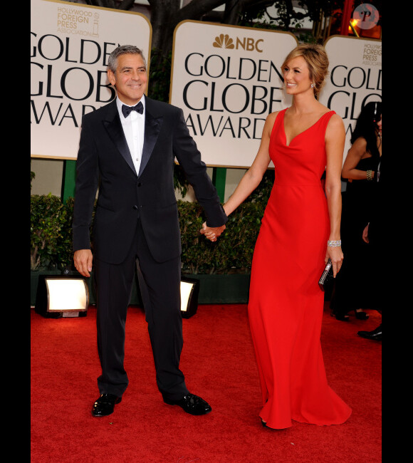 George Clooney et sa compagne Stacy Keibler, lors des Golden Globes le 15 janvier 2012 à Beverly Hills