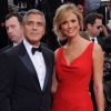 George Clooney et sa compagne Stacy Keibler lors des Golden Globes le 15 janvier 2012 à Beverly Hills