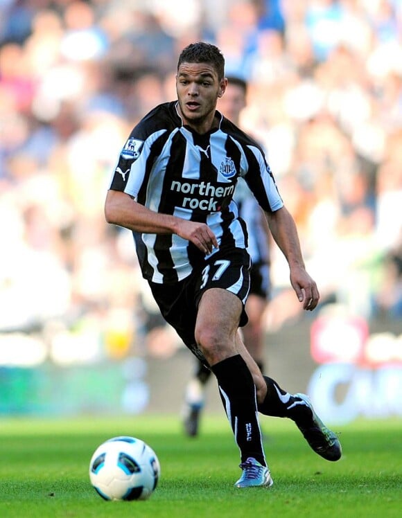 Remplaçant à Newcastle depuis son retour de blessure, Hatem Ben Arfa prend son mal en patience.
Il se livre à des confessions intimes inattendues dans le quotidien L'Equipe en date du 16 janvier 2012.