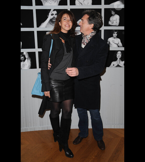 François Cluzet et sa femme Narjiss lors de la soirée des Révélations à l'hôtel Meurice à Paris le 16 janvier 2012