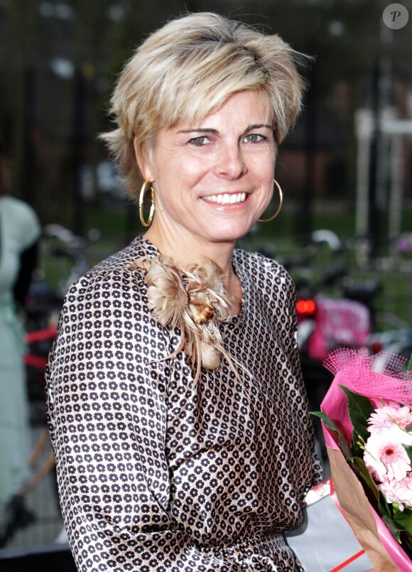 La princesse Laurentien des Pays-Bas fait la lecture aux élèves de l'école primaire De Windroos d'Amersfoort, le 18 janvier 2012, dans le cadre du National reading Breakfast.