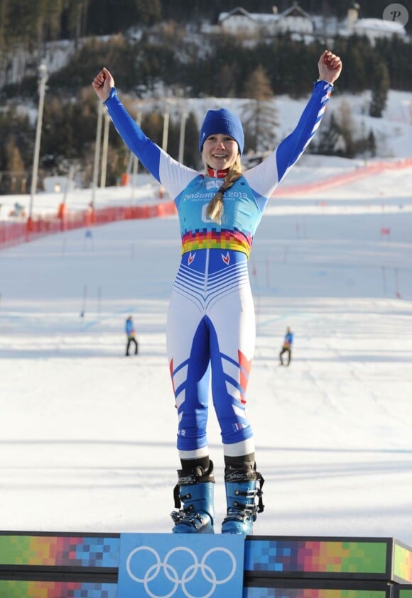 Clara Direz a remporté le slalom géant aux Jeux Olympiques d'Hiver  de la Jeunesse d'Innsbruck, le 18 janvier 2012, devant sa copine et compatriote Estelle Alphand.