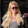 Paris Hilton a effectué un bref passage chez Barney's New York avant de remonter dans sa Ferrari. Los Angeles, le 18 janvier 2012.
