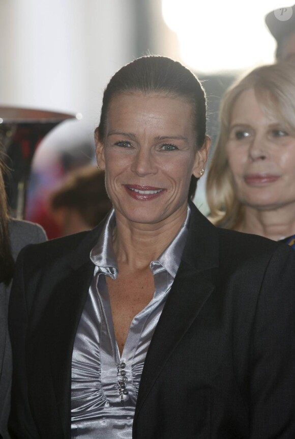La princesse Stéphanie et sa fille Pauline Ducruet arrivent au chapiteau Fontvieille, toujours aussi unies, dimanche 22 janvier 2012, pour la quatrième soirée de spectacle du 36e Festival international du cirque de Monte-Carlo.