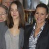 Superbes, Stéphanie de Monaco et sa fille Pauline Ducruet sont arrivées main dans la main au chapiteau  Fontvieille, dimanche 22 janvier 2012, pour la  quatrième soirée de spectacle du 36e Festival international du cirque de  Monte-Carlo.