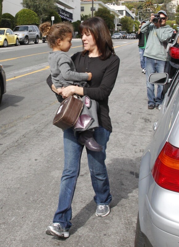 Nahla Berry et sa nounou à Los Angeles, le 24 janvier 2012