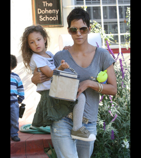 Halle Berry et sa fille Nahla à Los Angeles en janvier 2012