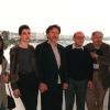 Theo Angelopoulos et l'équipe de son film Le Regard d'Ulysse au festival de Cannes en 1995