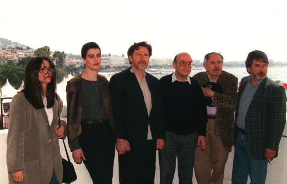 Theo Angelopoulos et l'équipe de son film Le Regard d'Ulysse au festival de Cannes en 1995