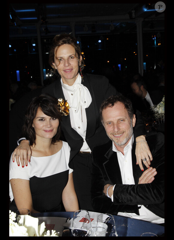 Marina Hands, Virginie Couperie et Charles Berling au Dîner de la mode pour le Sida au Pavillon d'Armenonville à Paris, le 26 janvier 2012.