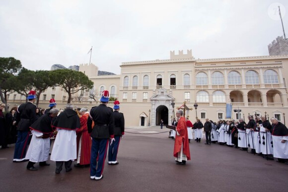 Le prince Albert et la princesse Charlene de Monaco assistaient dans la matinée du 27 janvier 2012 à la messe pontificale donnée par Mgr Bernard Barsi en l'honneur de Sainte Dévote, en la cathédrale Saint-Nicolas.