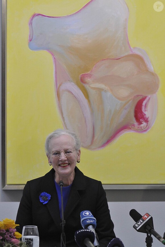 La reine Margrethe II de Danemark présentait l'exposition de ses oeuvres Essence de la couleur au musée ARKEN de Copenhague le 25 janvier 2012.