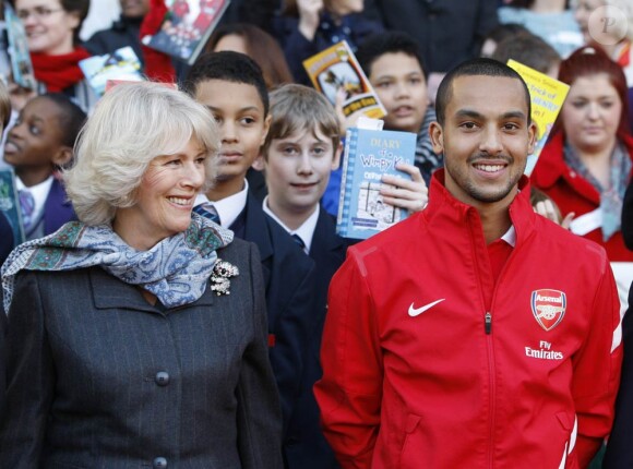 Camilla Parker Bowles lançait le 26 janvier 2012 un programme d'incitation à la lecture promu par les stars du championnat de footabll anglais, à l'Emirates Stadium d'Arsenal et en compagnie du jeune Gunner Theo Walcott.