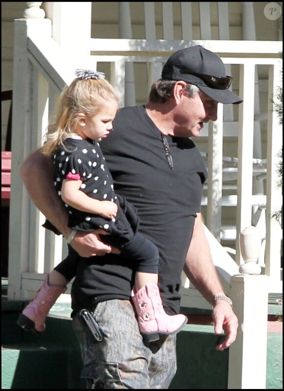Le père de Jamie Lynn Spears, Jamie Spears, et sa petite fille Maddie Briann, lors des vacances de Thanksgiving, en Louisiane.