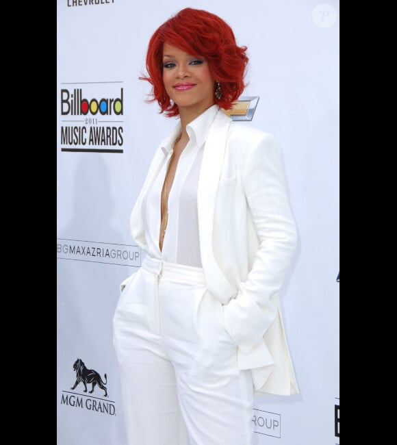Rihanna est un vrai caméléon côté coiffure. Ici une coupe courte et rouge à Las Vegas le 22 mai 2011.