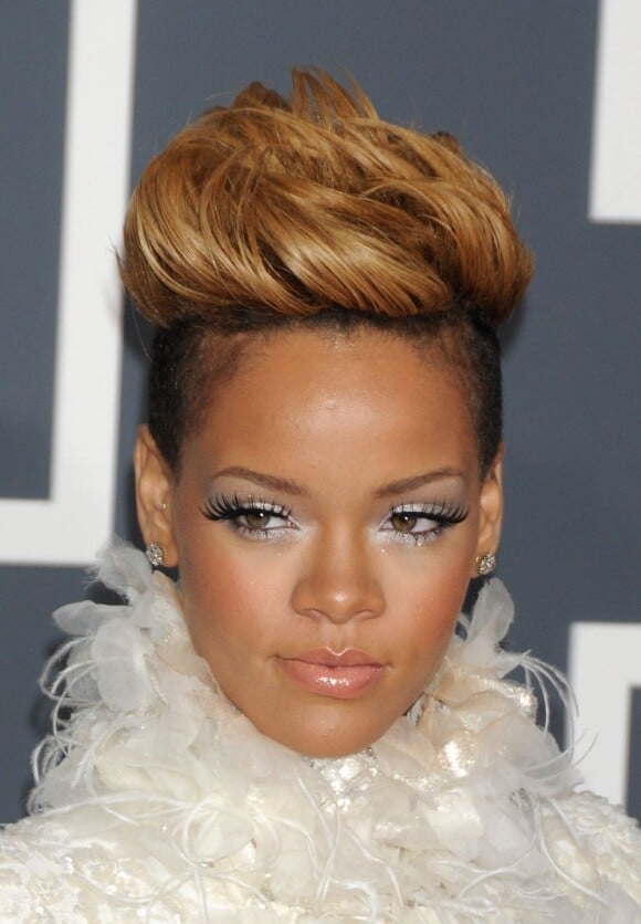 Rihanna, superbe les cheveux décolorés 