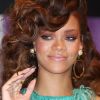 Rihanna, glamour à souhait avec une chevelure wavy éclairée par des mèches