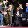 Jessica Simpson, Eric Johnson et la maman de ce dernier se rendent dans une station service à Santa Barbara, le samedi 28 janvier 2012.