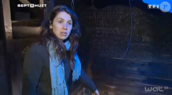 Anne Alassane dans la chambre où le drame a eu lieu le 2 janvier 2012 - Sept à Huit (TF1)