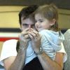 Jamie Mazur et sa fille Anja expriment avec le sourire leur agacement à l'aéroport de Los Angeles, le 3 février 2012.