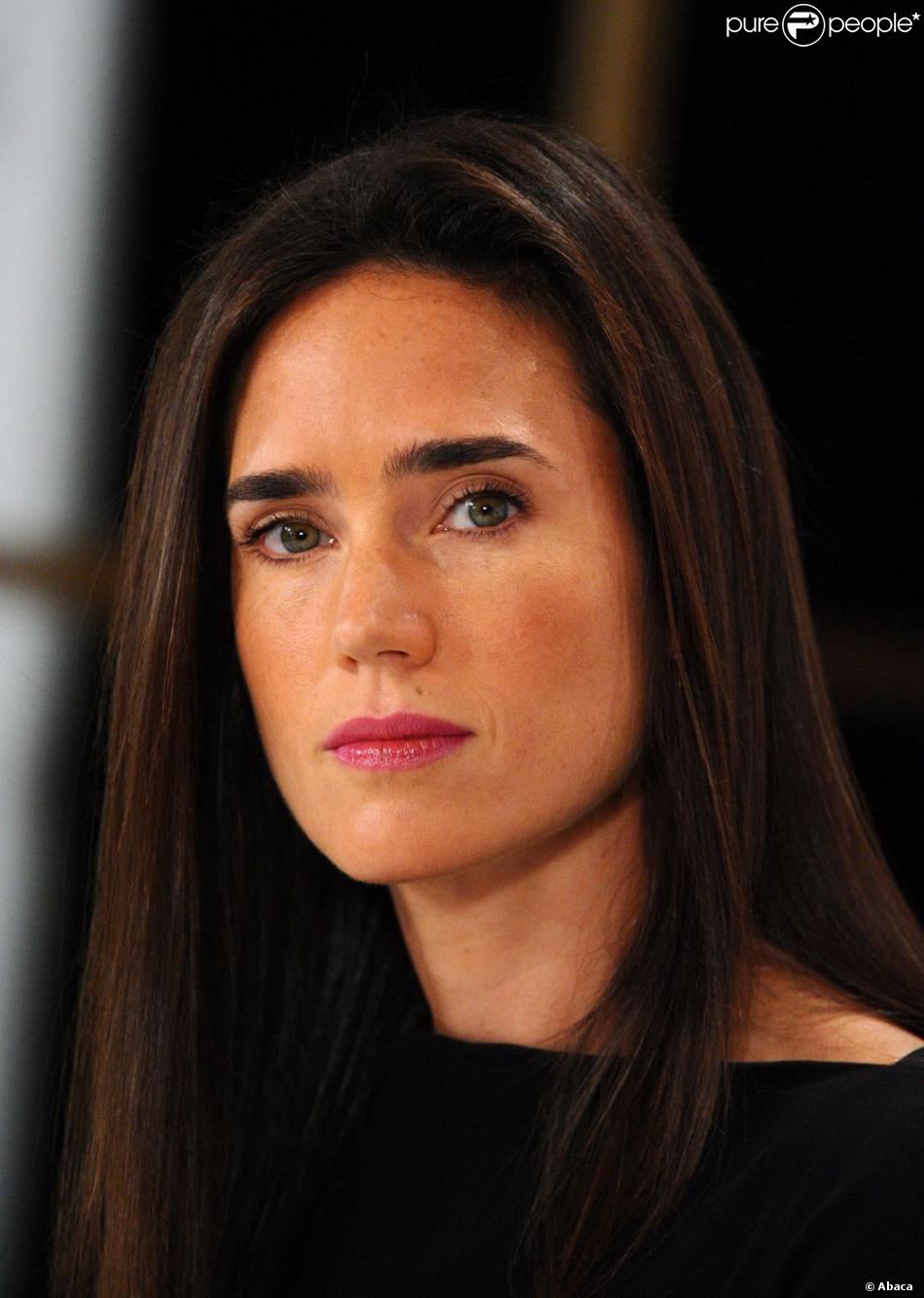 Jennifer Connelly est discrète mais ses cheveux bruns et ...