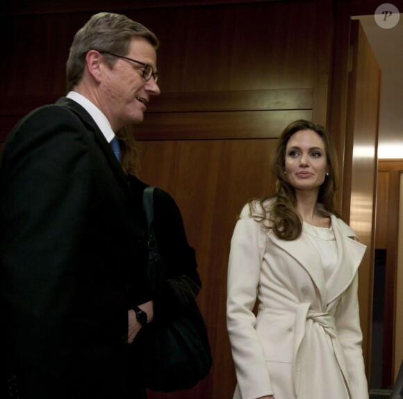 Angelina Jolie à Berlin le 10 février 2012 dans son rôle d'ambassadrice de bonne volonté au Haut Commissariat pour les réfugiés de l'ONU.