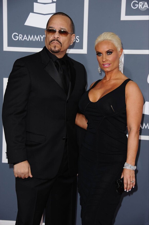 Ice-T et sa femme Coco sur le tapis rouge de la cérémonie des 54e Grammy Awards au Staples Center de Los Angeles le 12 février 2012. Les stars étaient nombreuses à être venues accompagnées pour la grand-messe des récompenses musicales américaines.