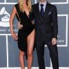 Adam Levine de Maroon 5 et Anna Vyalitsina sur le tapis rouge de la cérémonie des 54e Grammy Awards au Staples Center de Los Angeles le 12 février 2012. Les stars étaient nombreuses à être venues accompagnées pour la grand-messe des récompenses musicales américaines.