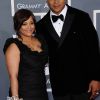 LL Cool J et sa femme Simone Johnson sur le tapis rouge de la cérémonie des 54e Grammy Awards au Staples Center de Los Angeles le 12 février 2012. Les stars étaient nombreuses à être venues accompagnées pour la grand-messe des récompenses musicales américaines.