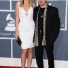 Malin Akerman et son mari Roberto Zincone sur le tapis rouge de la cérémonie des 54e Grammy Awards au Staples Center de Los Angeles le 12 février 2012. Les stars étaient nombreuses à être venues accompagnées pour la grand-messe des récompenses musicales américaines.