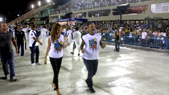 Christian Audigier : Amoureux au bras de sa douce durant le Carnaval de Rio