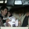 Tom Cruise, Katie Holmes et leur fille Suri se rendent dans un restaurant français de Beverly Hills, le 13 février 2012.
