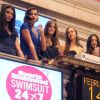 Crystal Renn, Michelle Vawer, Nina Agdal, Irina Shayk et Jessica Gomes dans l'enceinte du NYSE pour la promo de Sports Illustrated. New York, le 14 février 2012.