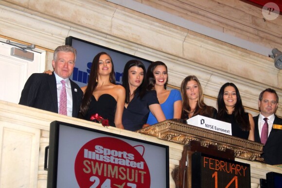 Irina Shayk, Crystal Renn, Michelle Vawer, Nina Agdal et Jessica Gomes dans l'enceinte du NYSE à New York, le 14 février 2012.