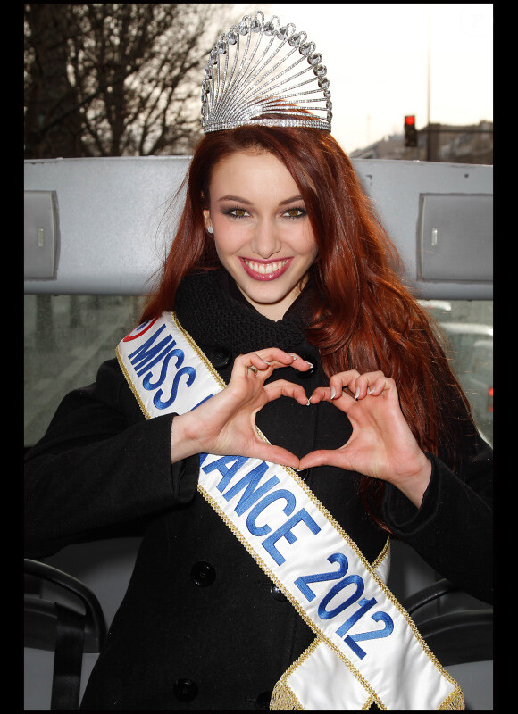 Delphine Wespiser, Miss France 2012, dans le bus beauty tour de l'école Marbeuf, le 14 février 2012