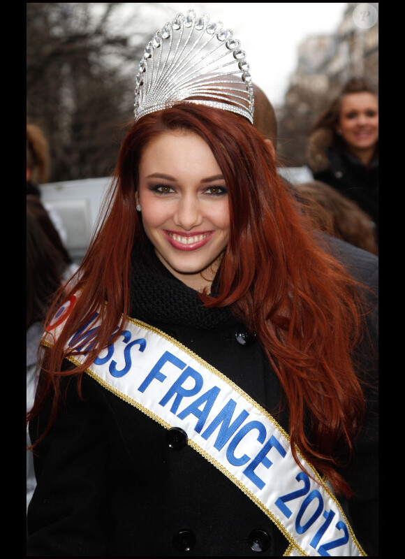Delphine Wespiser, Miss France 2012, dans le bus beauty tour de l'école Marbeuf, le 14 février 2012 