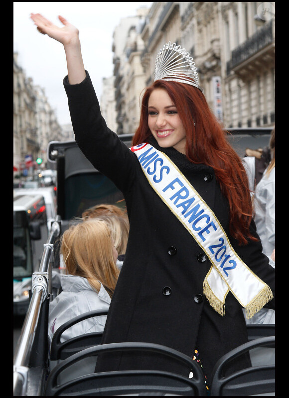 Delphine Wespiser, Miss France 2012, dans le bus beauty tour de l'école Marbeuf, le 14 février 2012 