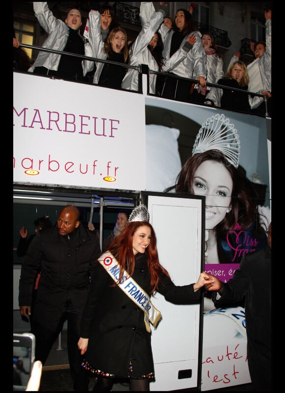 Delphine Wespiser, Miss France 2012, dans le bus beauty tour de l'école Marbeuf, le 14 février 2012 