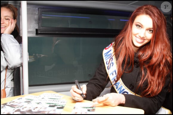 Delphine Wespiser, Miss France 2012, dans le bus beauty tour de l'école Marbeuf, le 14 février 2012