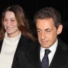 Nicolas Sarkozy et Carla Bruni arrivent, souriants, dans les locaux de TF1, à Paris, le 15 février 2012.