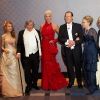 Le magnat autrichien Robert Lugner avec ses invités du 56e Bal de l'Opéra à Vienne : Brigitte Nielsen et Sir Roger Moore avec son épouse Kristina Thorstrup.
Comme chaque année, de nombreuses célébrités et personnalités ont assisté en toute élégance au 56e Bal de l'Opéra de Vienne, le 16 février 2012.