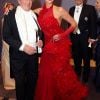 Brigitte Nielsen avec le magnat Robert Lugner au 56e Bal de l'Opéra de Vienne. En arrière-plan, Sir Roger Moore et sa femme Kristina Thorstrup.
Comme chaque année, de nombreuses célébrités et personnalités ont assisté en toute élégance au 56e Bal de l'Opéra de Vienne, le 16 février 2012.